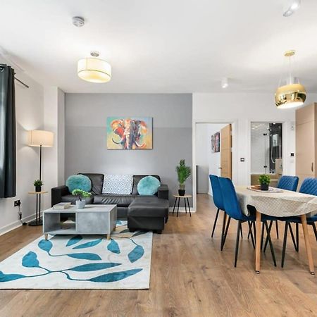 Spacious 1 Bedroom Apartment In Central Уокинг Екстериор снимка